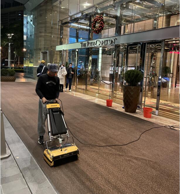 Anti-slip mat cleaning